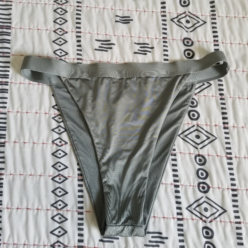 NEW Tobi Cheeky Swim Bottom Medium